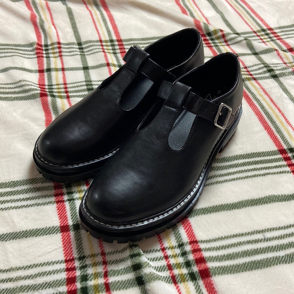 NWOT Mary Jane Buckle Shoe